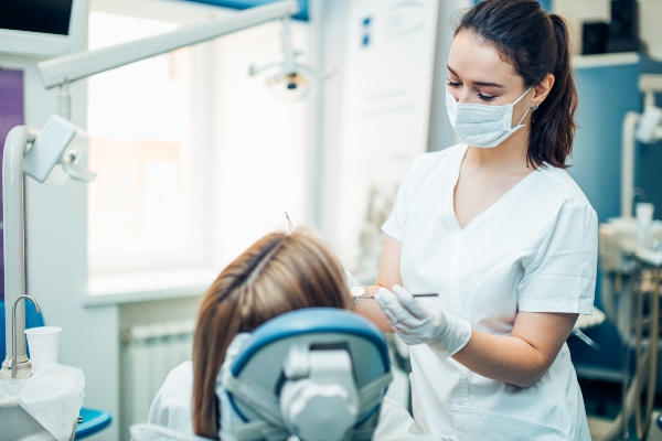 Common Myths About Root Canals, Debunked By Dentists
